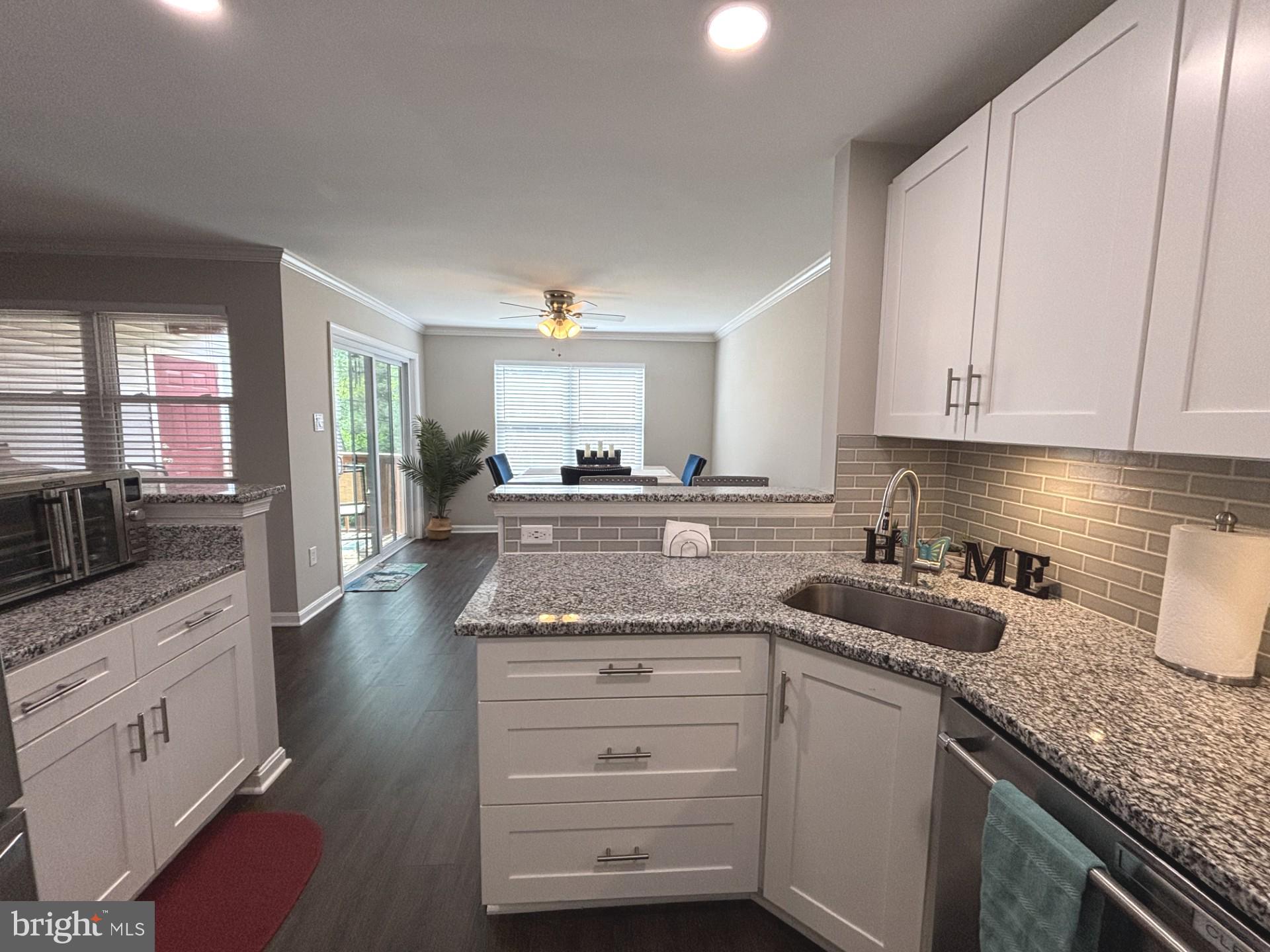 10 Fallen Tree Court, Unit 204 Halethorpe, MD 21227 - Photo 5 of 22 Granite counter tops