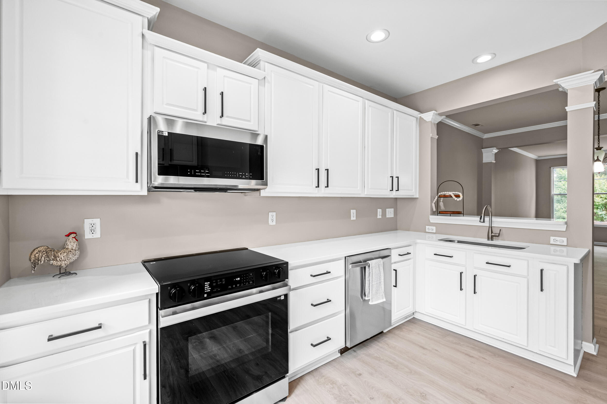 8472 Central Drive Raleigh, NC 27613 - Photo 4 of 20