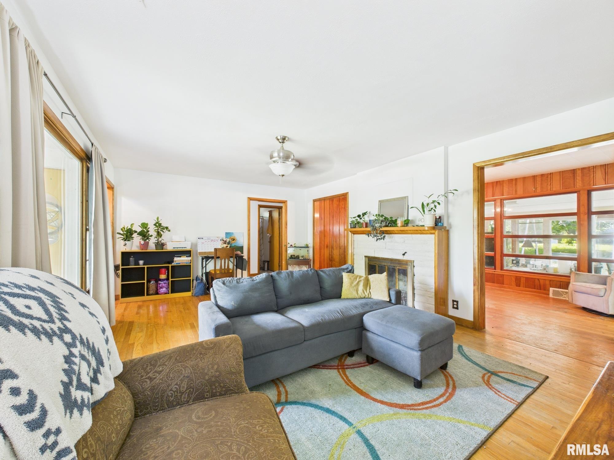 4925 Thrush Avenue Decatur, IL 62521 - Photo 8 of 34