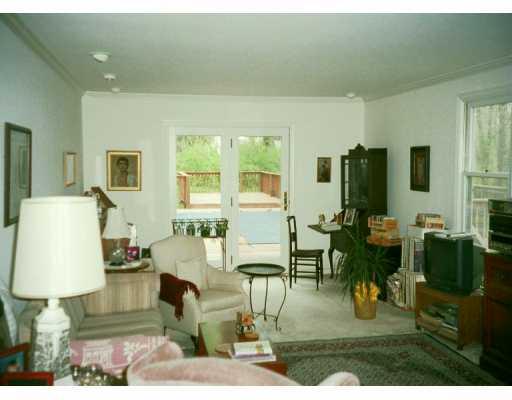 368 Thomas Road Canonsburg, PA 15317 - Photo 3 of 5 Living Room.