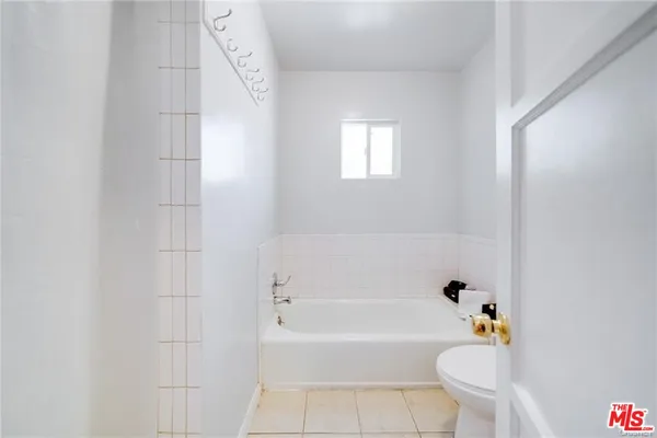 $3,900 | 16154 Gilmore Street, Van Nuys, CA 91406