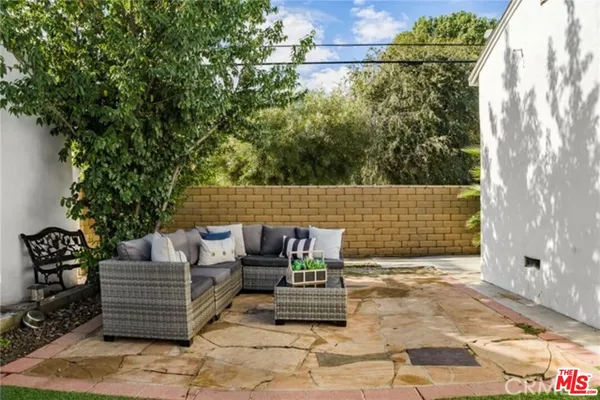 $3,900 | 16154 Gilmore Street, Van Nuys, CA 91406