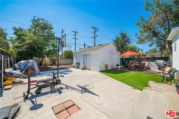 $3,900 | 16154 Gilmore Street, Van Nuys, CA 91406