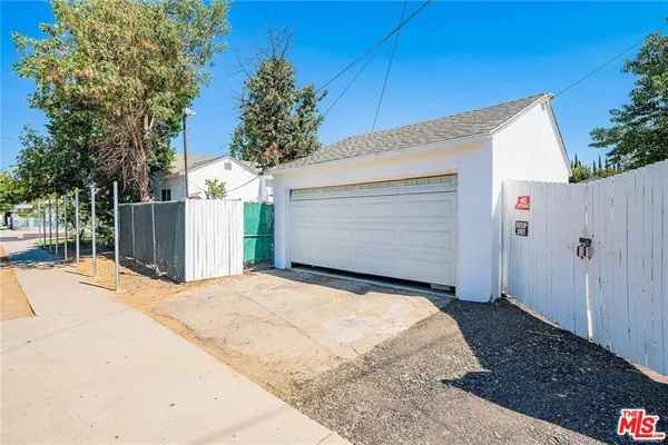 $3,900 | 16154 Gilmore Street, Van Nuys, CA 91406