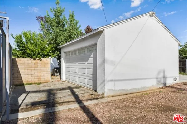 $3,900 | 16154 Gilmore Street, Van Nuys, CA 91406