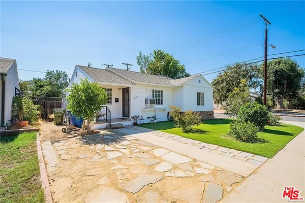 $3,900 | 16154 Gilmore Street, Van Nuys, CA 91406