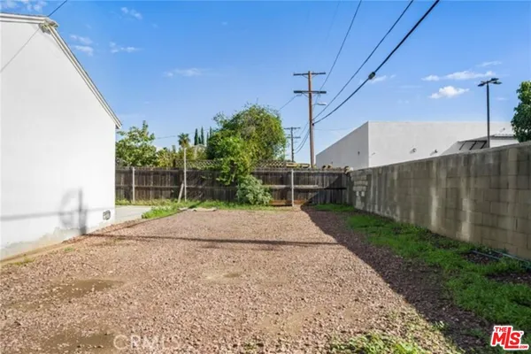 $3,900 | 16154 Gilmore Street, Van Nuys, CA 91406