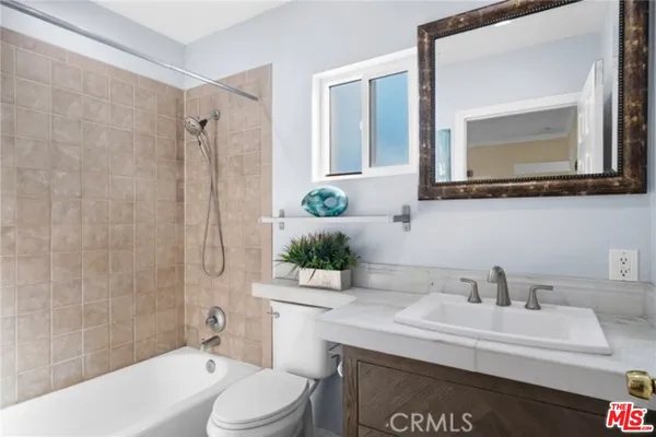 $3,900 | 16154 Gilmore Street, Van Nuys, CA 91406