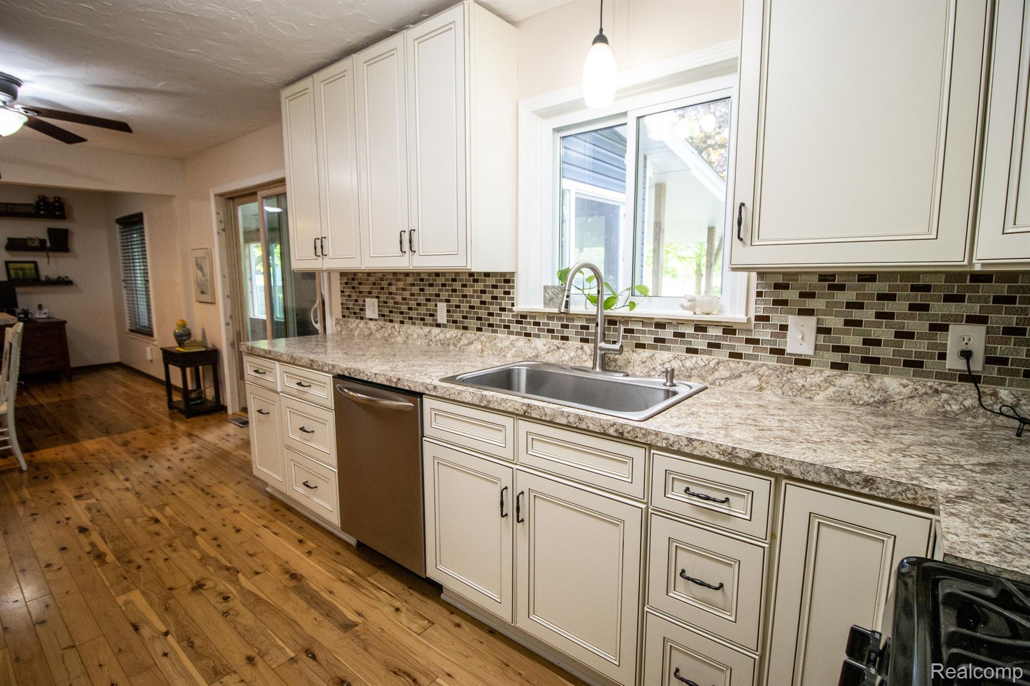 2142 West Ray Road Fenton, MI 48430 - Photo 14 of 52 Gallery Image 14