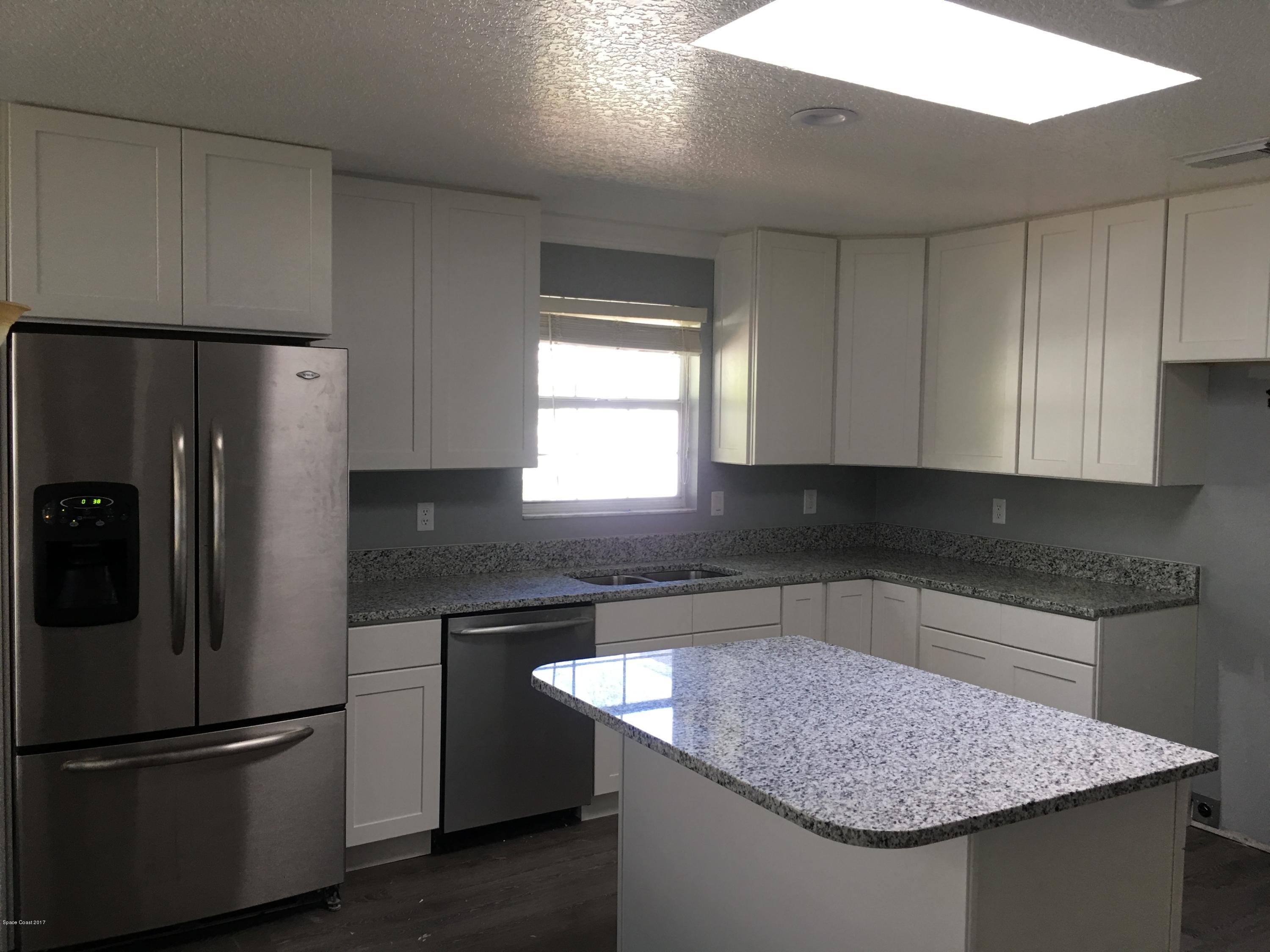 5344 Jamaica Road Cocoa, FL 32927 - Photo 3 of 18 Kitchen