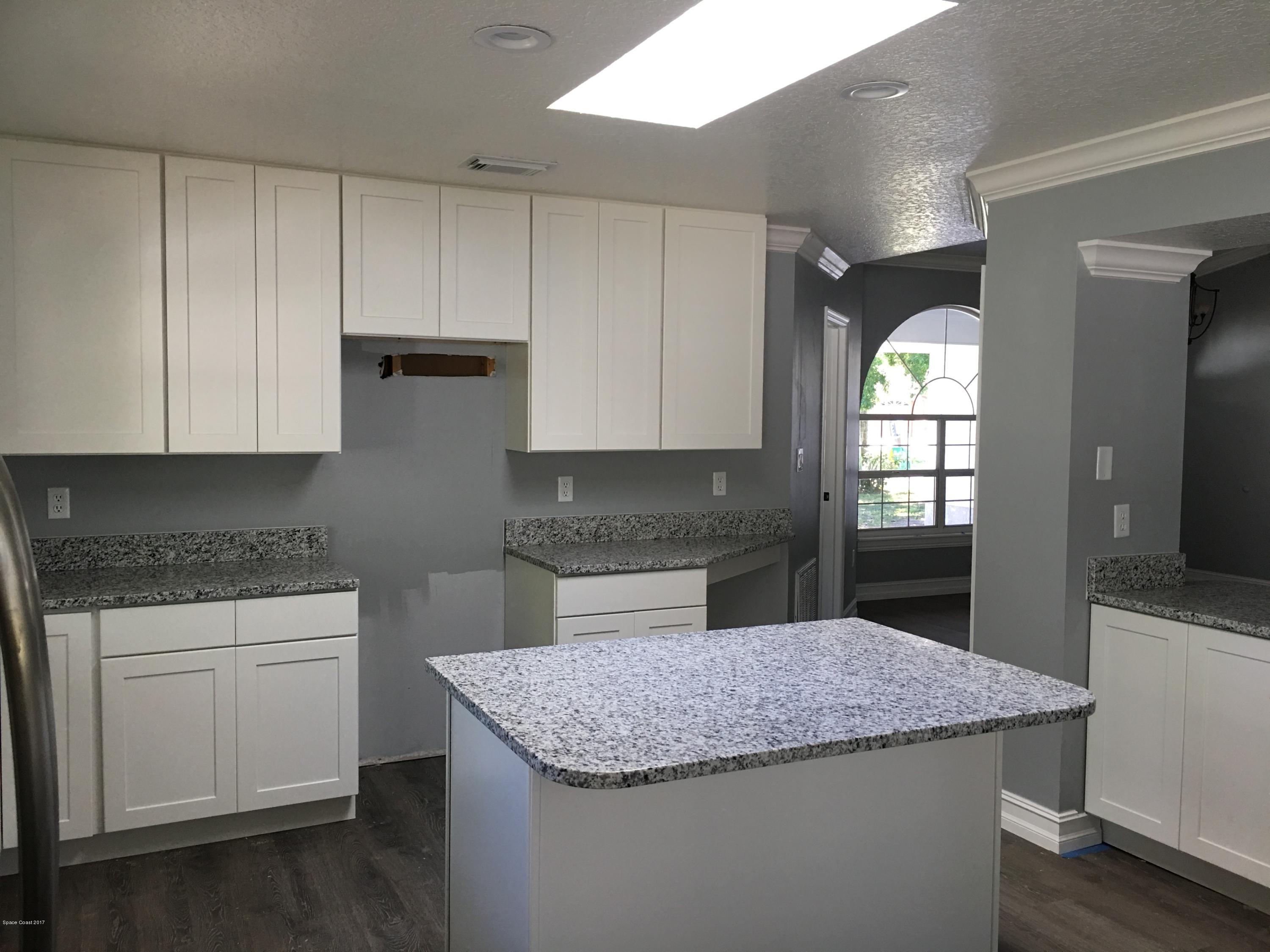 5344 Jamaica Road Cocoa, FL 32927 - Photo 4 of 18 Kitchen