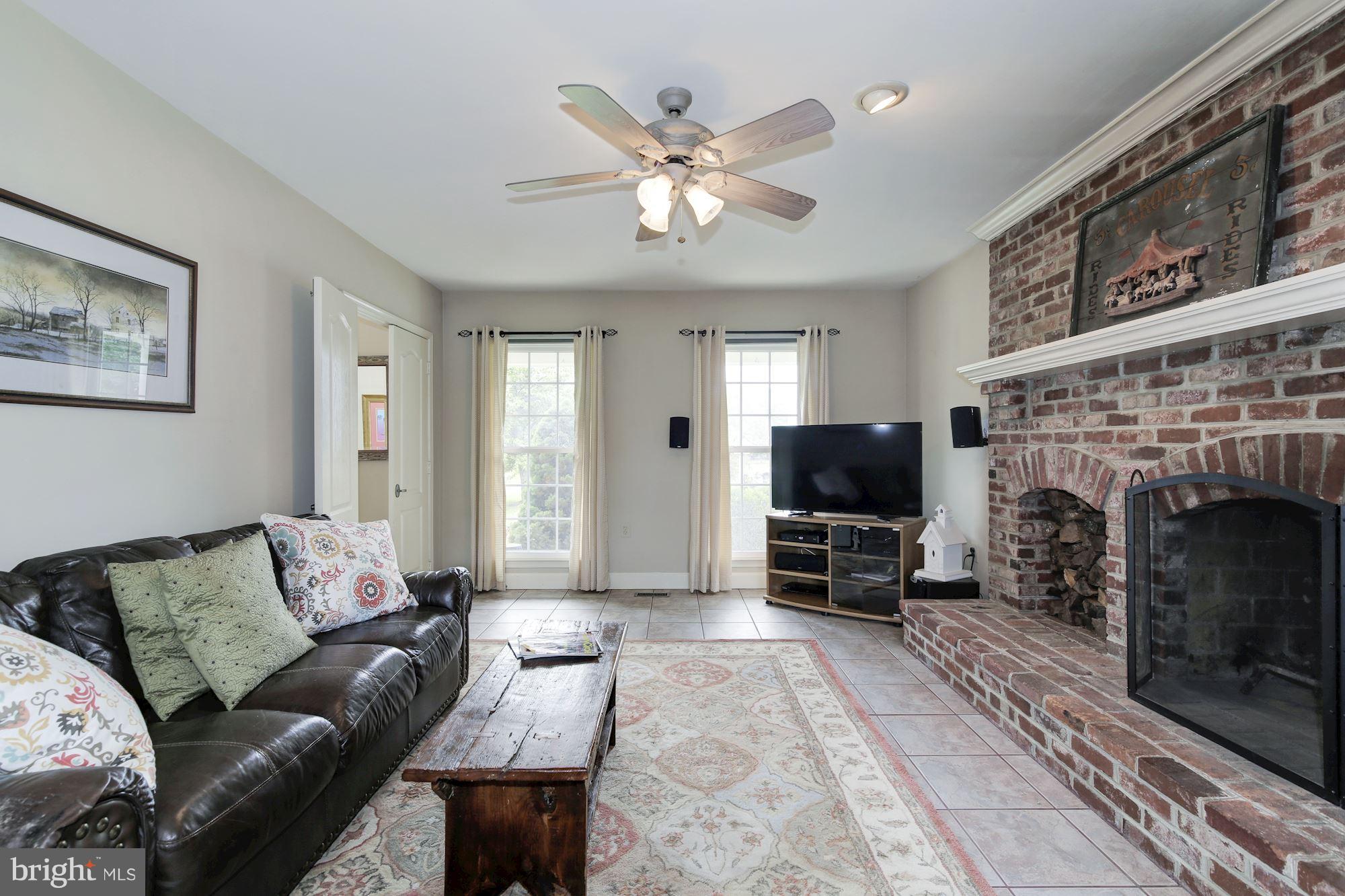 19613 Bruner Way Poolesville, MD 20837 - Photo 3 of 30 Family Room