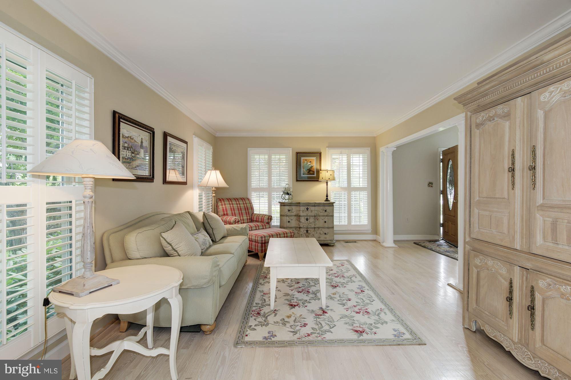 19613 Bruner Way Poolesville, MD 20837 - Photo 4 of 30 Living Room