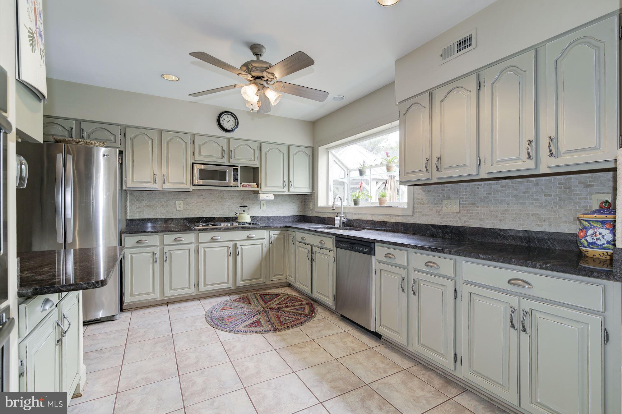 19613 Bruner Way Poolesville, MD 20837 - Photo 7 of 30 Upgraded Kitchen