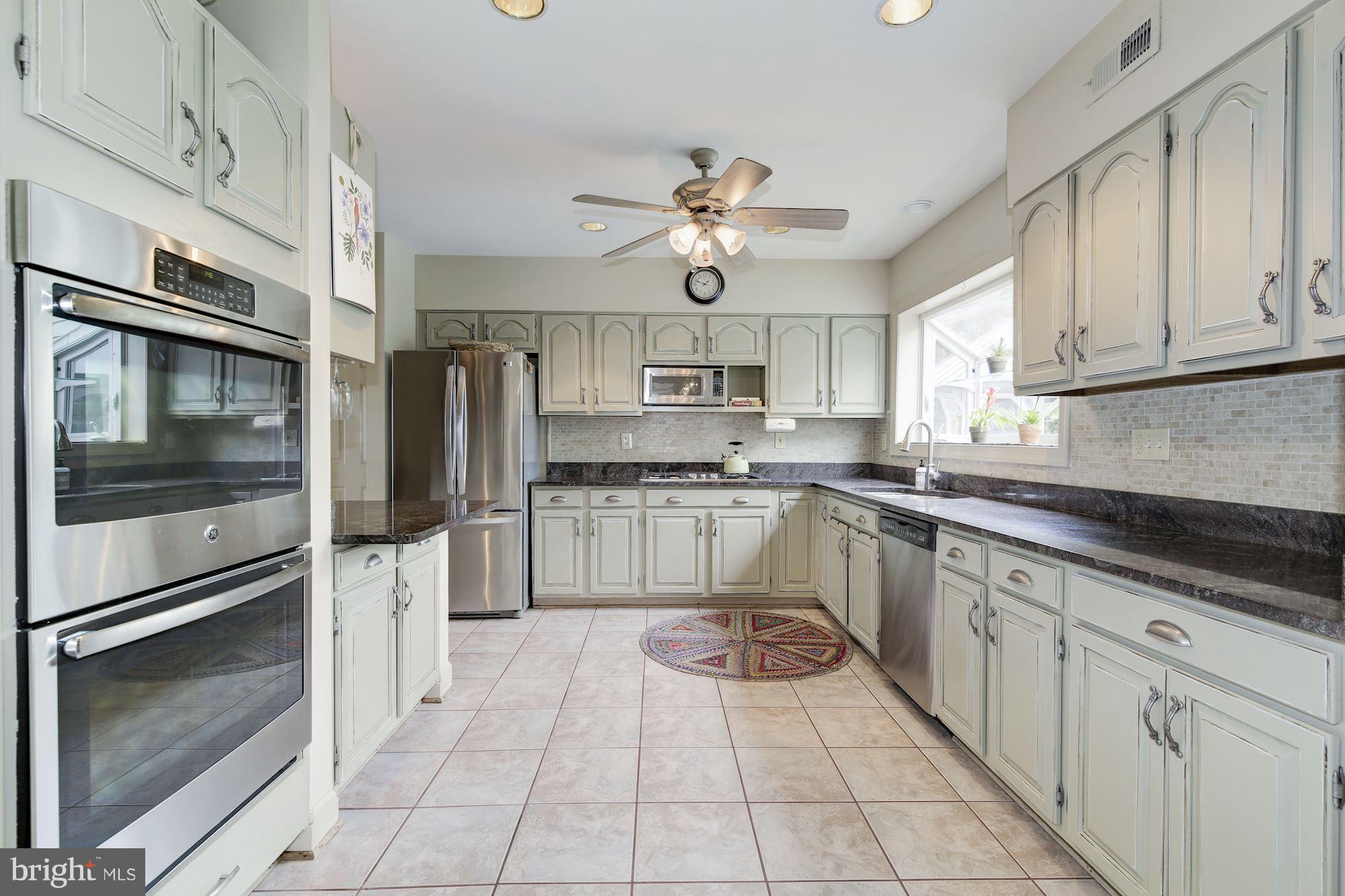 19613 Bruner Way Poolesville, MD 20837 - Photo 8 of 30 Kitchen