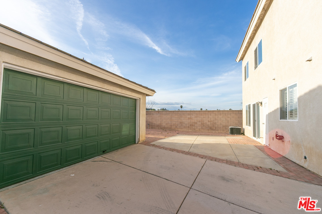 37767 Shady Maple Road Murrieta, CA 92563 - Photo 5 of 22