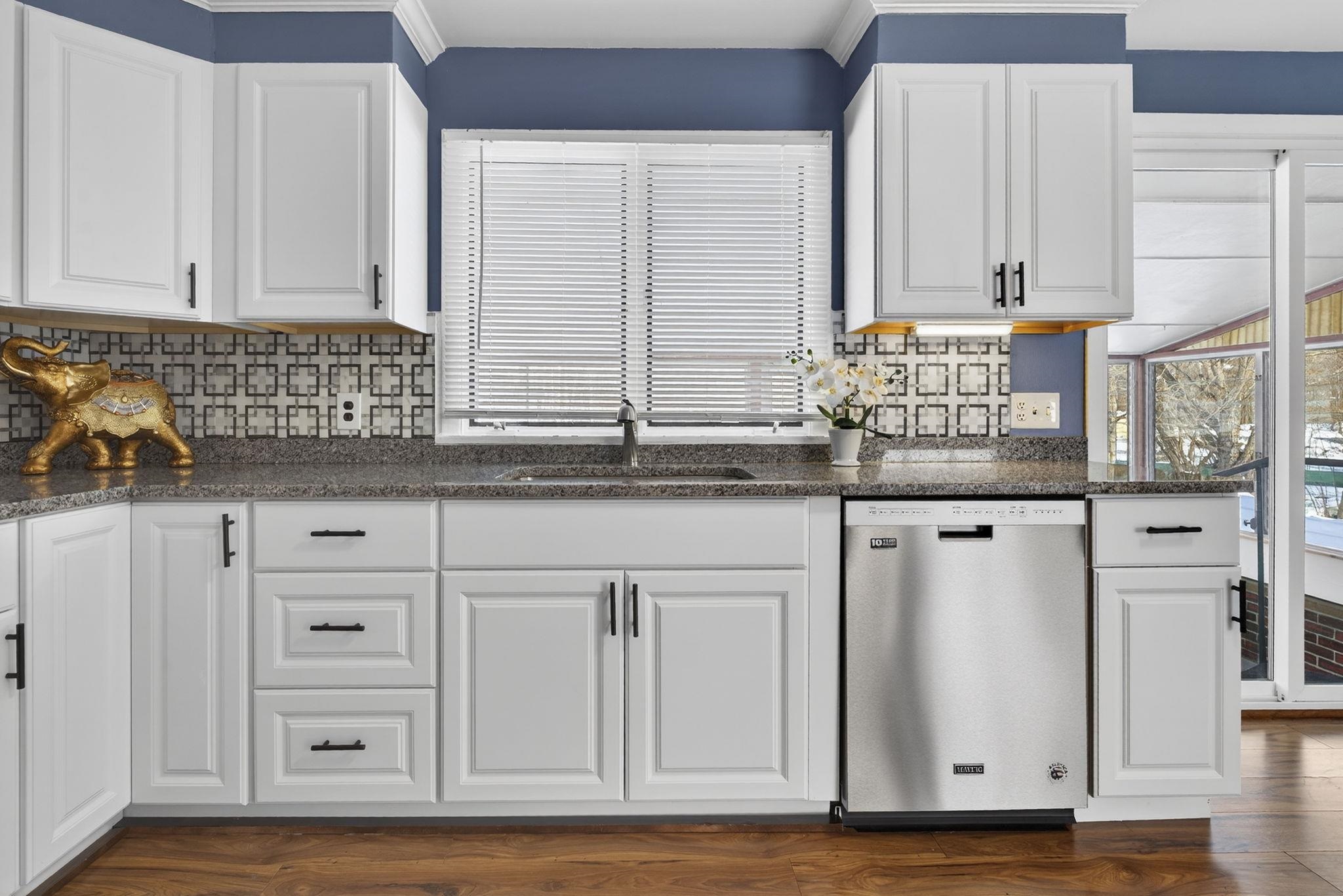 126 Cohas Avenue Manchester, NH 03109 - Photo 14 of 54