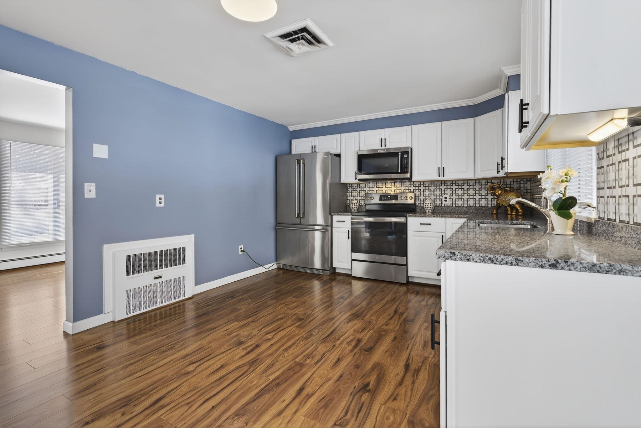 126 Cohas Avenue Manchester, NH 03109 - Photo 15 of 54