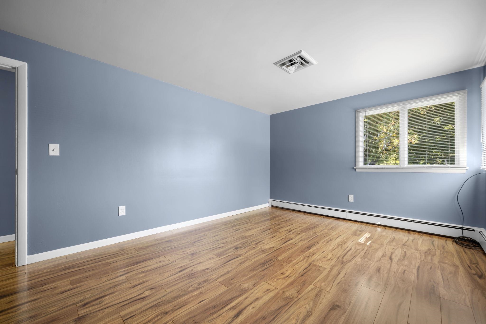 126 Cohas Avenue Manchester, NH 03109 - Photo 27 of 54