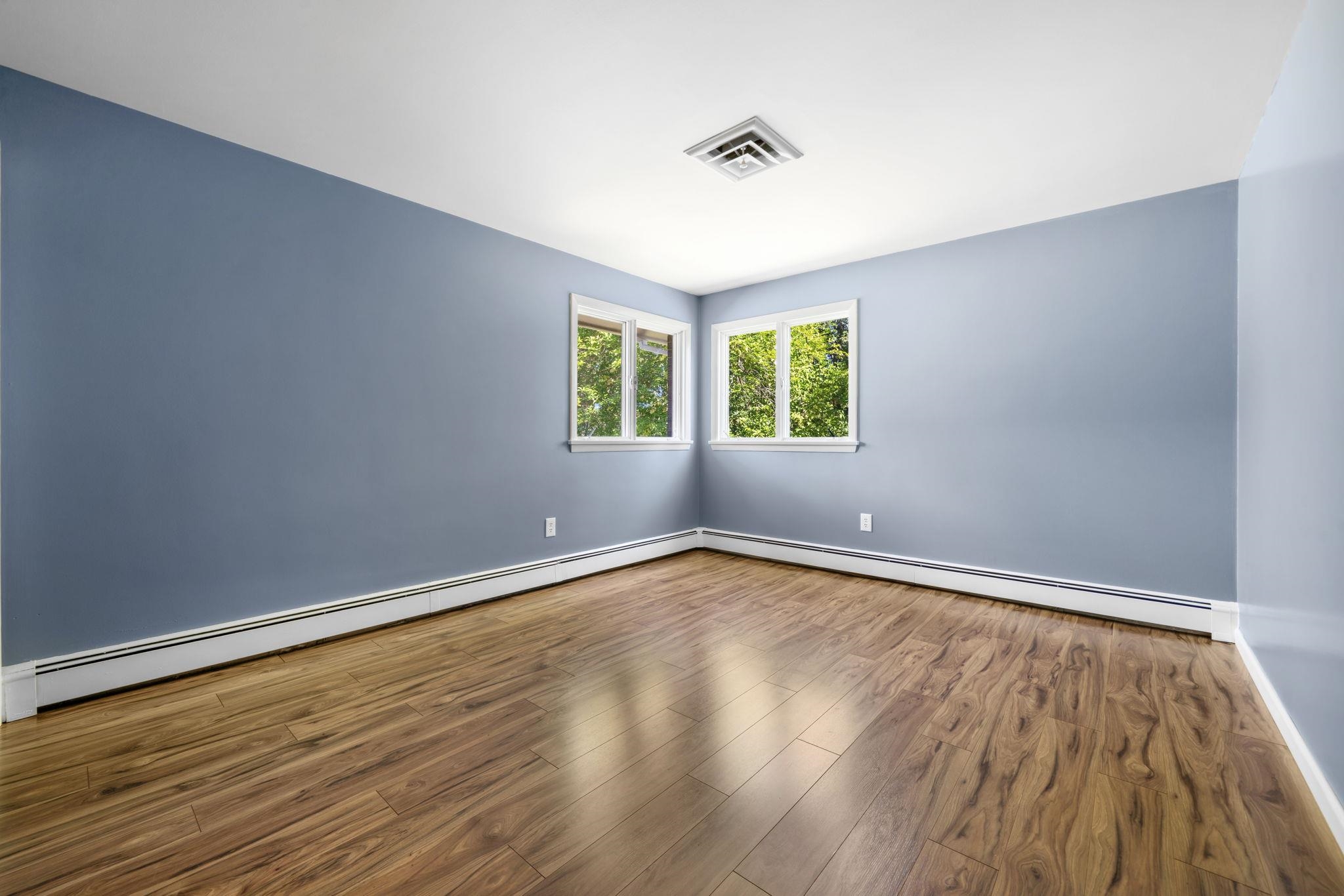 126 Cohas Avenue Manchester, NH 03109 - Photo 28 of 54