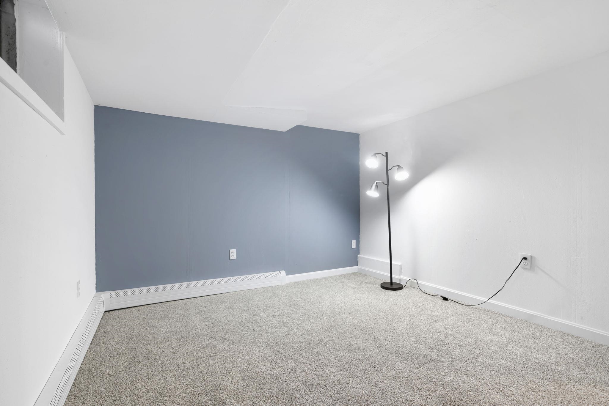 126 Cohas Avenue Manchester, NH 03109 - Photo 36 of 54