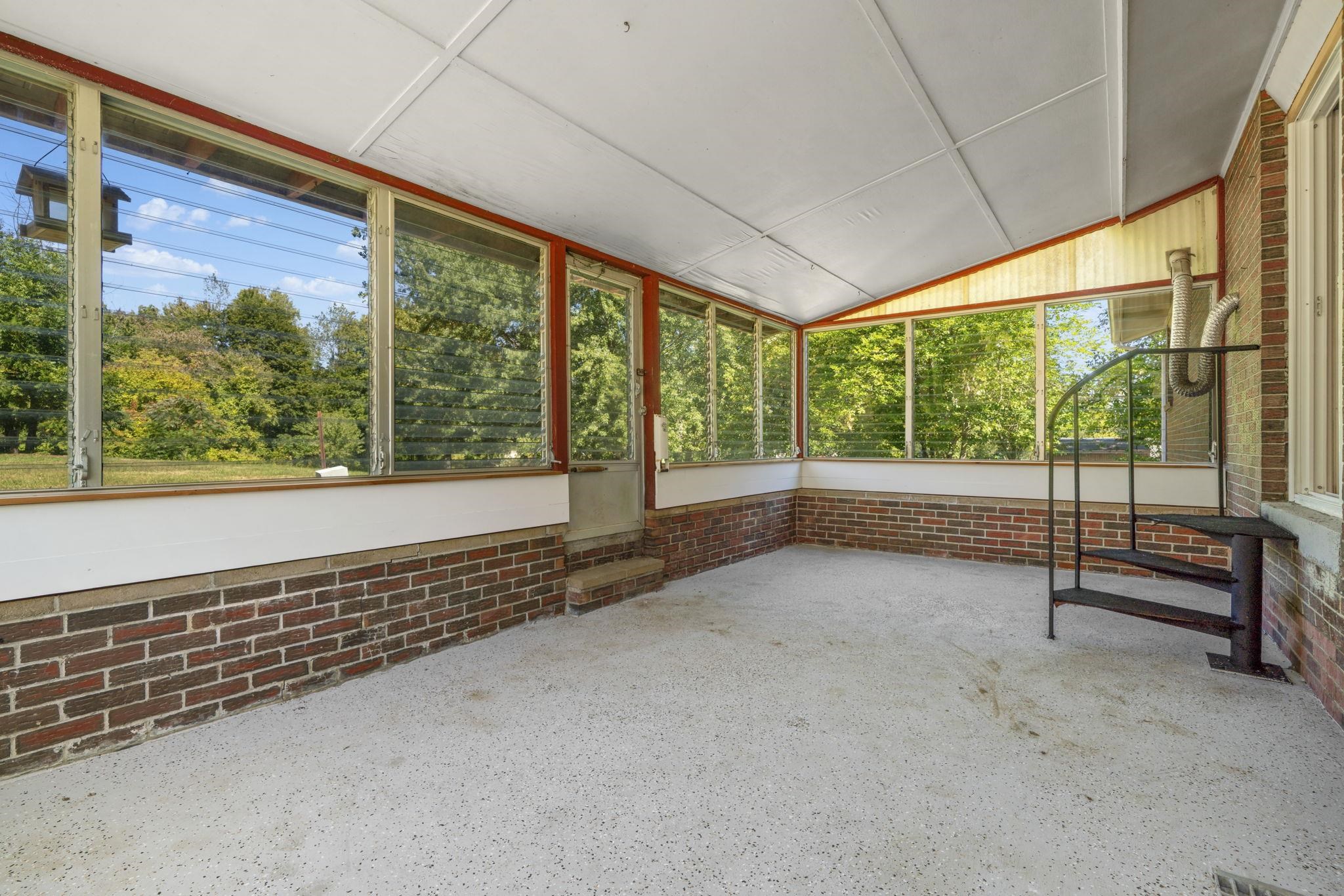 126 Cohas Avenue Manchester, NH 03109 - Photo 39 of 54