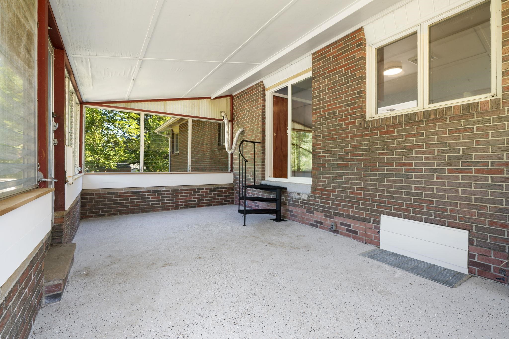 126 Cohas Avenue Manchester, NH 03109 - Photo 40 of 54