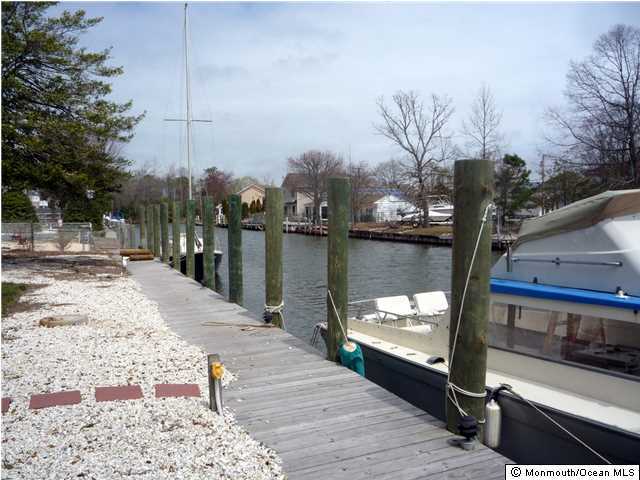 652 Drum Point Road Brick, NJ 08723 - Photo 1 of 10 Primary Photo