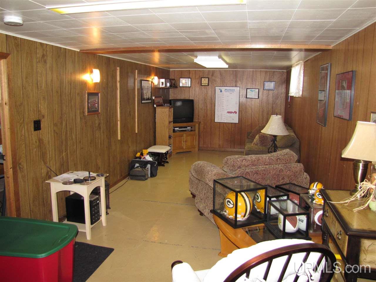 411 South 2nd Street Escanaba, MI 49829 - Photo 12 of 16
