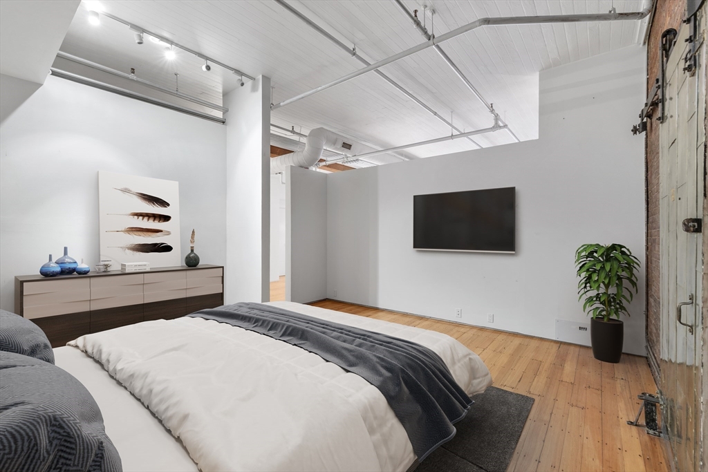 107 South Street, Unit 2A Boston, MA 02111 - Photo 11 of 18