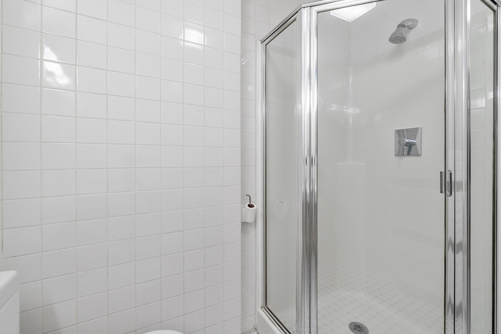 107 South Street, Unit 2A Boston, MA 02111 - Photo 17 of 18