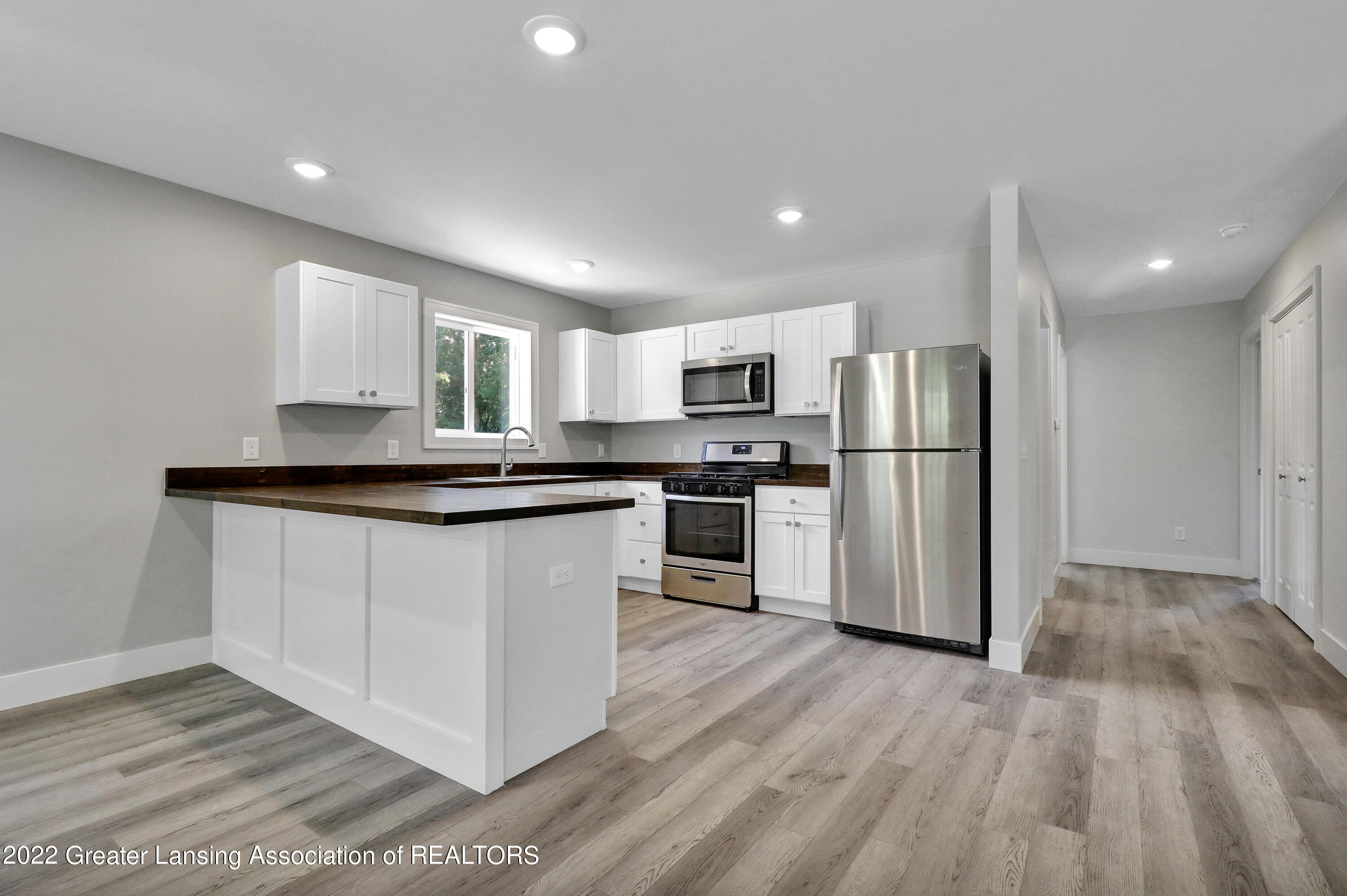 6406 Hilliard Road Lansing, MI 48911 - Photo 8 of 33 2.