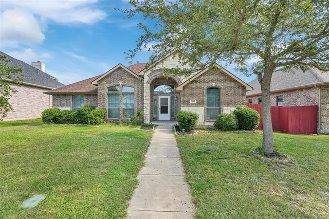 $2,100 | 3166 Market Center Drive, Rockwall, TX 75032