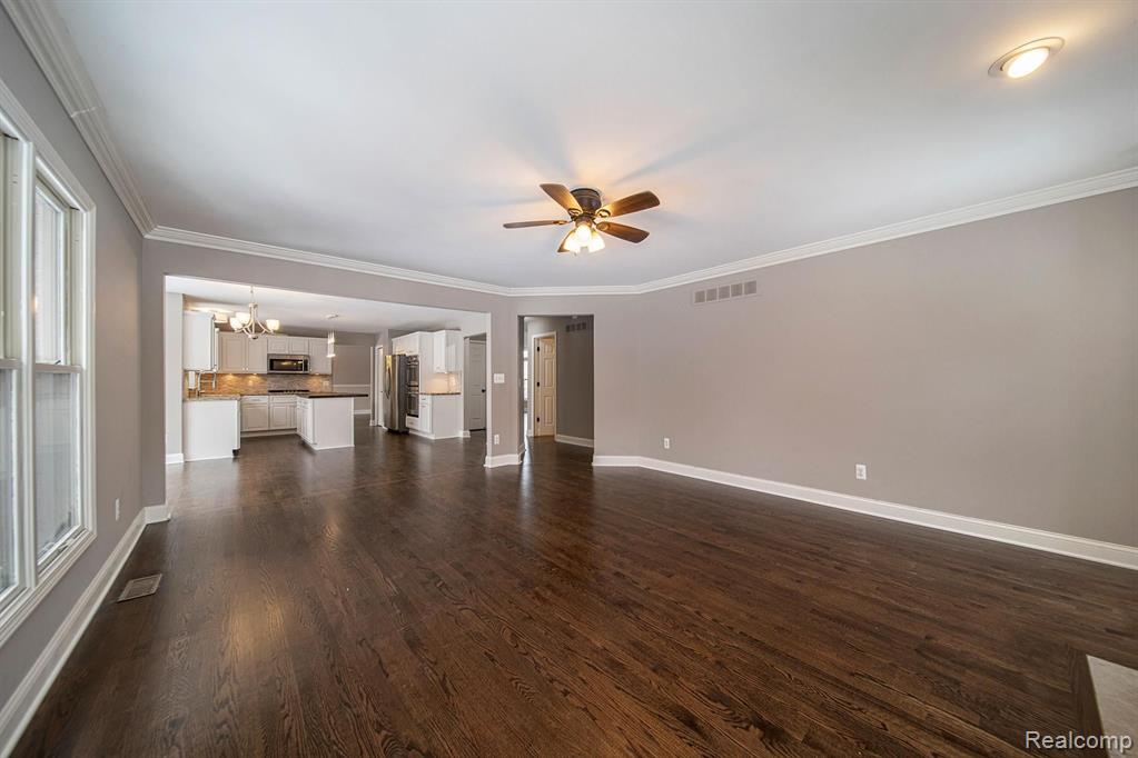 6627 Ridgewood Court Clarkston, MI 48348 - Photo 4 of 38