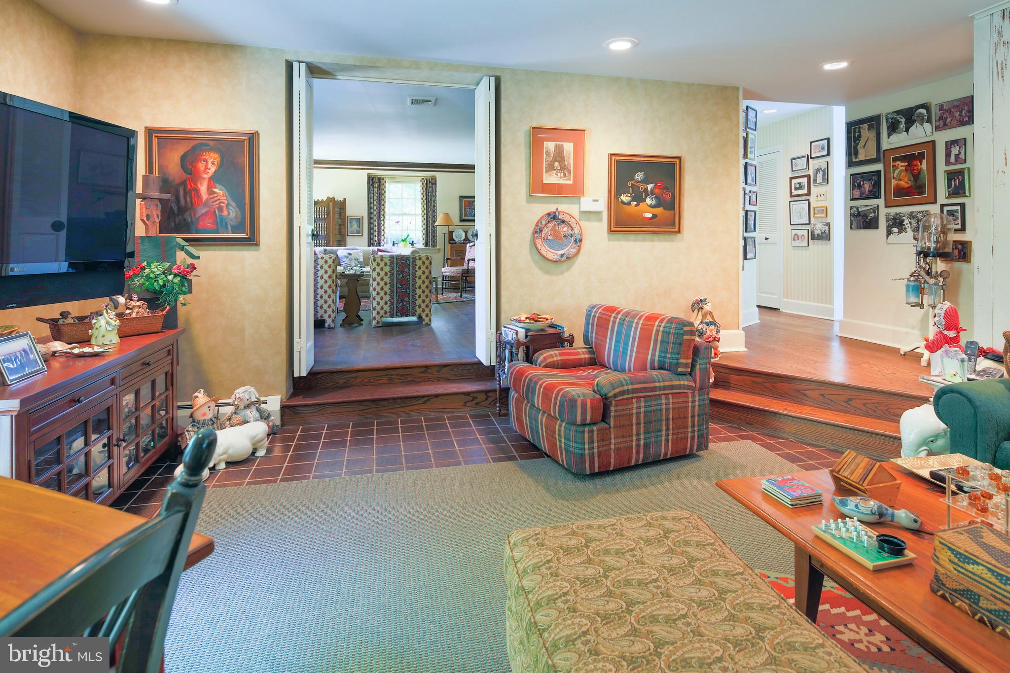 859 Washington Lane Rydal, PA 19046 - Photo 14 of 31 Family Room