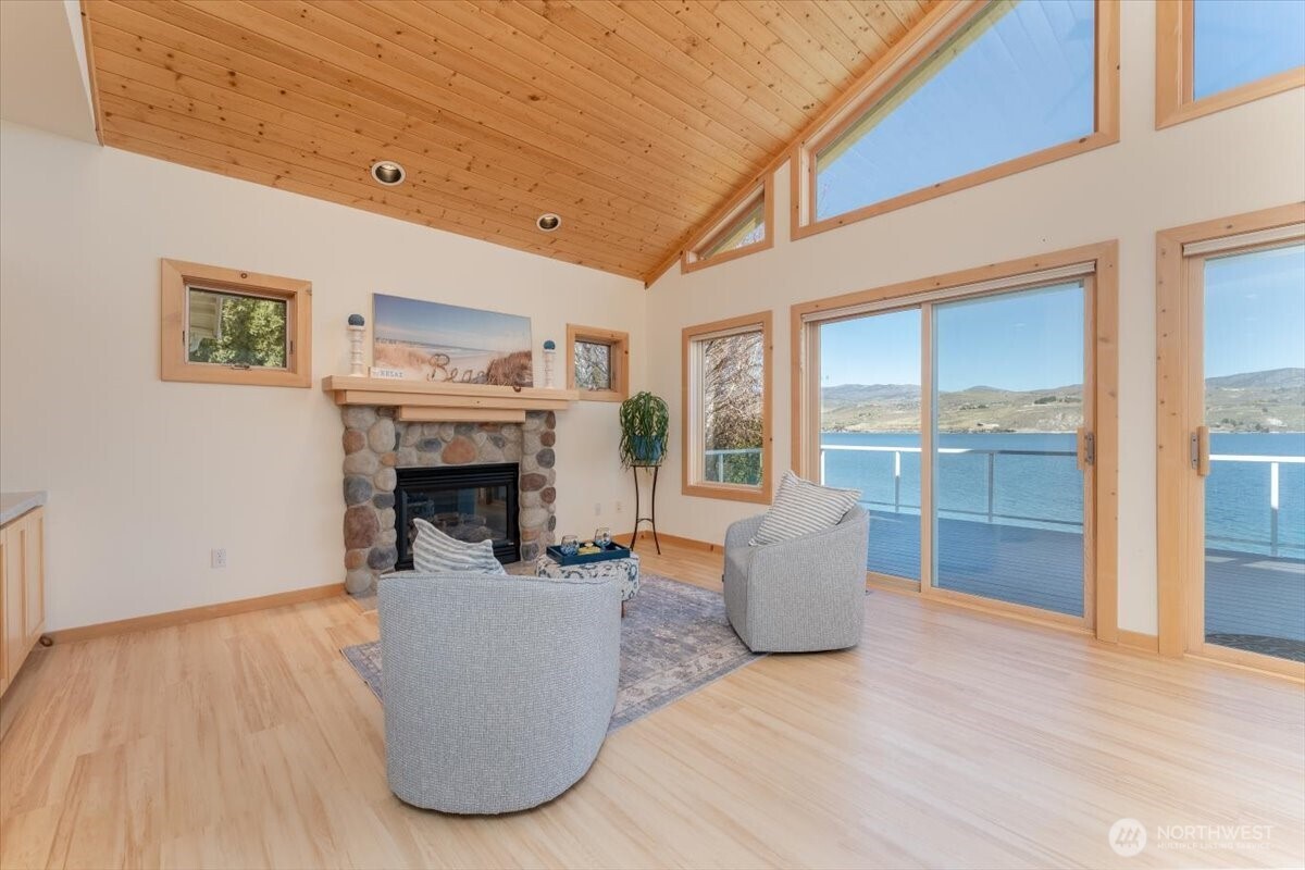 1606 South Lakeshore Road Chelan, WA 98816 - Photo 8 of 39
