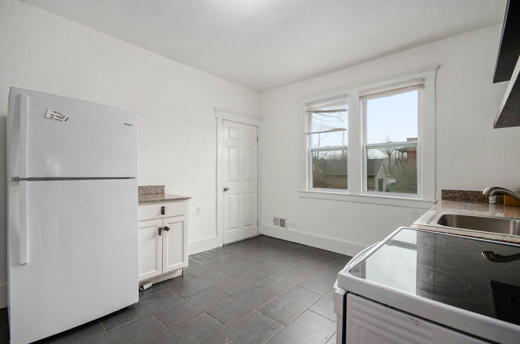 593 Hague Street Detroit, MI 48202 - Photo 12 of 20 016_dsc_2500_452