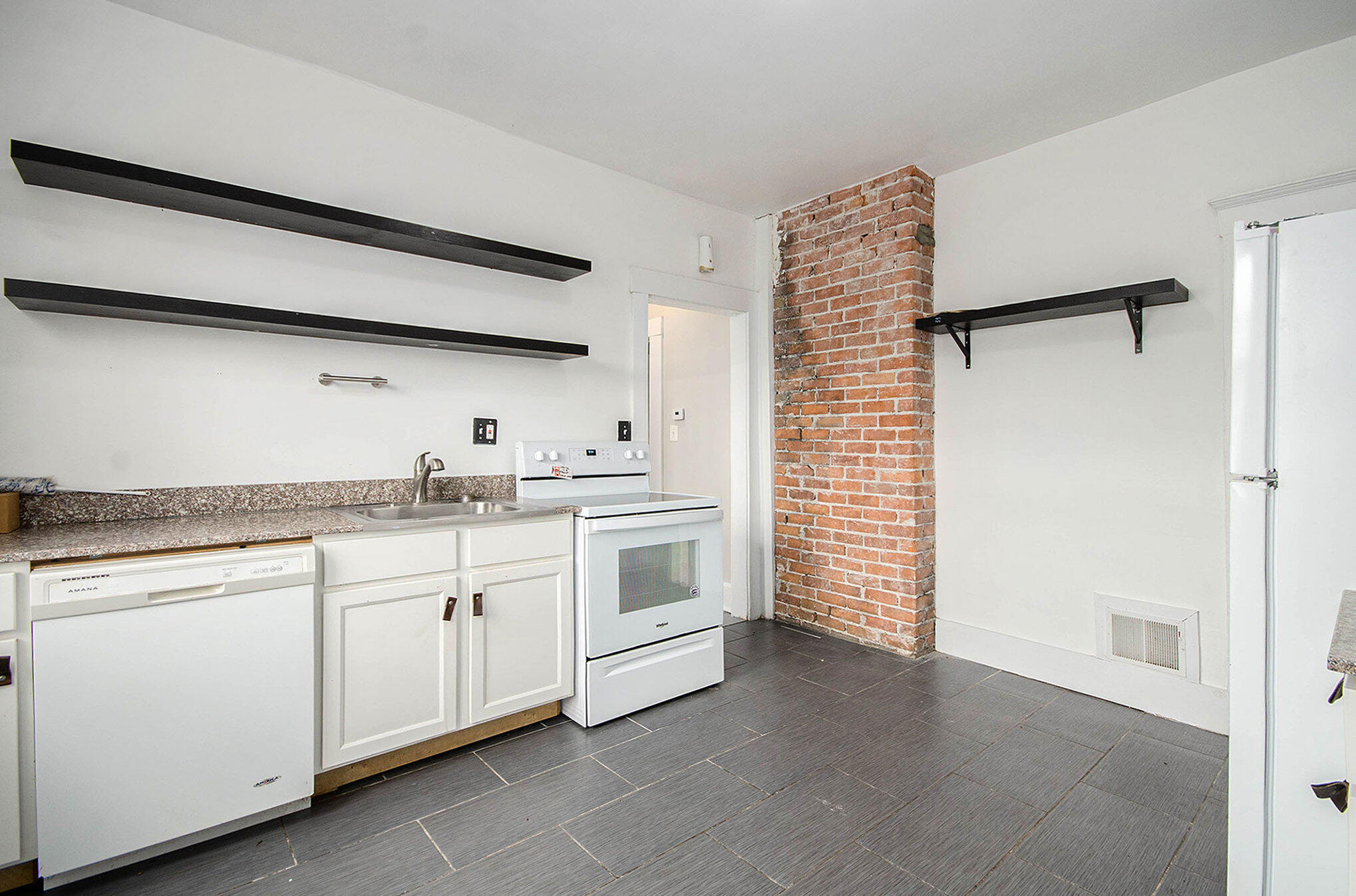 593 Hague Street Detroit, MI 48202 - Photo 10 of 20 014_dsc_2501_339