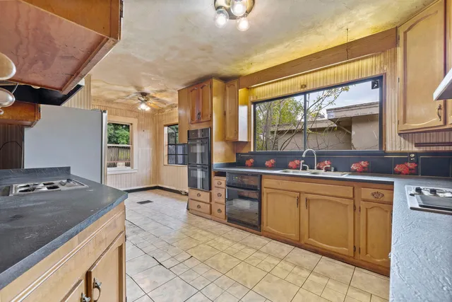 $795,000 | 787 Mandana Boulevard, Oakland, CA 94610