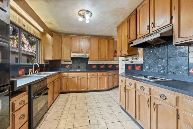 $795,000 | 787 Mandana Boulevard, Oakland, CA 94610