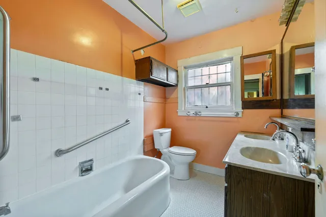 $795,000 | 787 Mandana Boulevard, Oakland, CA 94610