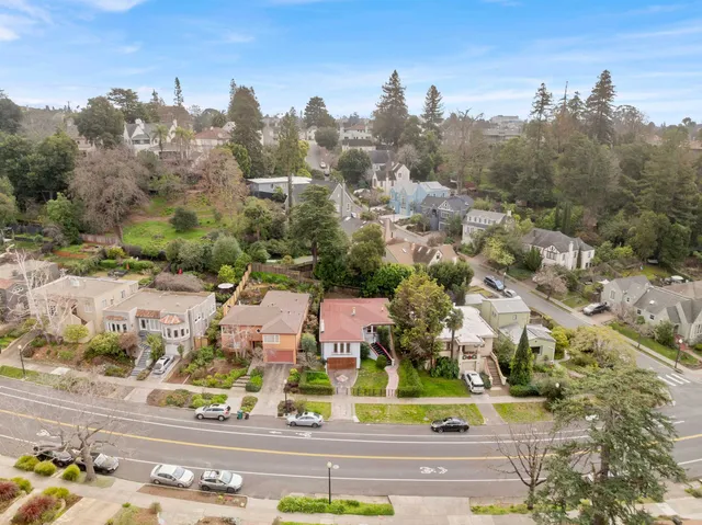 $795,000 | 787 Mandana Boulevard, Oakland, CA 94610