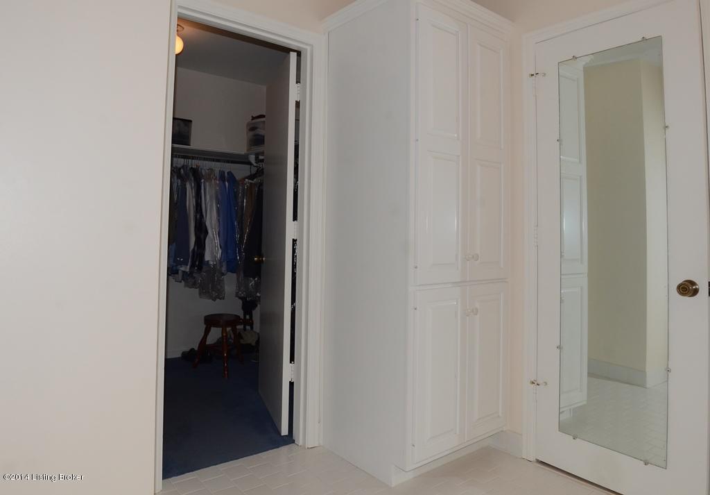 2901 Lightheart Road Louisville, KY 40222 - Photo 43 of 53 DLJ_4494 closet