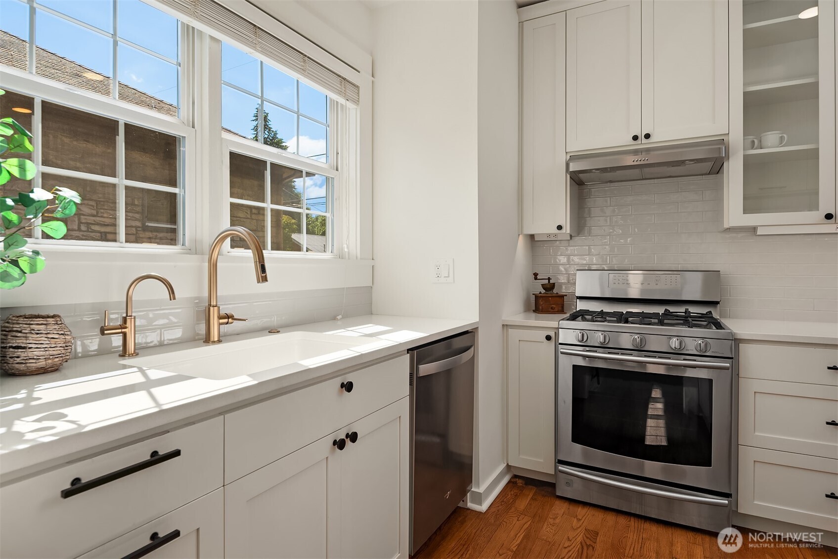 830 Northeast 59th Street Seattle, WA 98105 - Photo 15 of 35