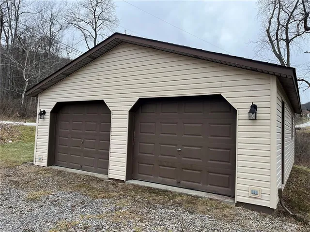 a view of the garage
