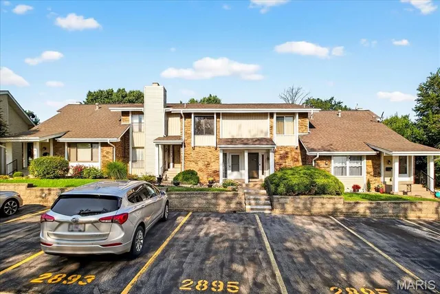 $145,000 | 2895 Fairways Circle, Unit M, St. Charles, MO 63303