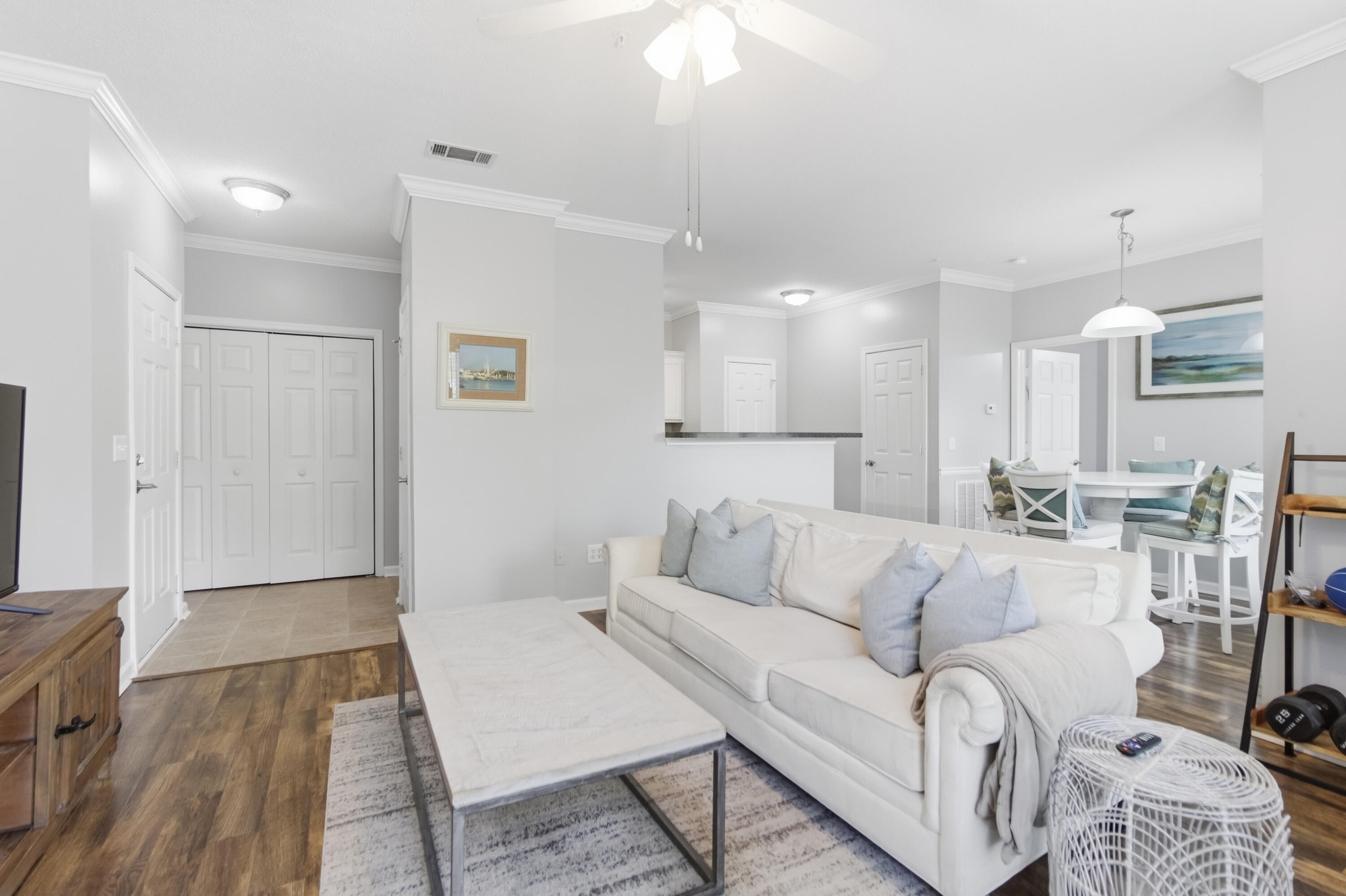 45 Sycamore Avenue, Unit 1823 Charleston, SC 29407 - Photo 5 of 34 Living Room