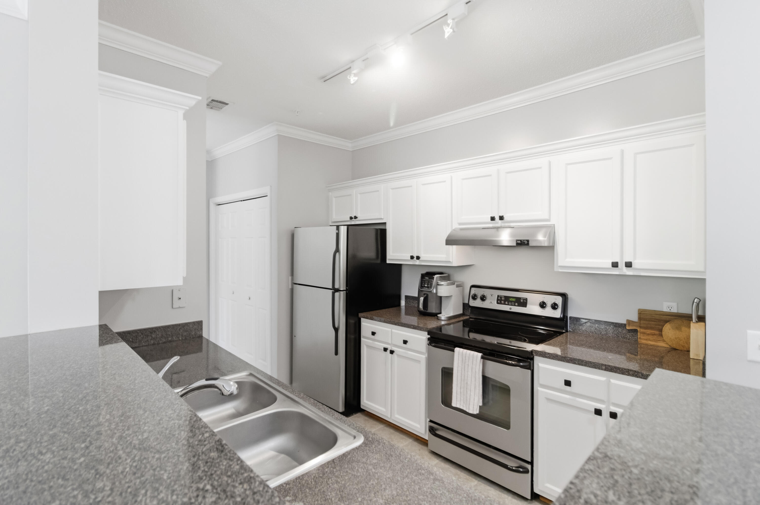 45 Sycamore Avenue, Unit 1823 Charleston, SC 29407 - Photo 8 of 34 Kitchen