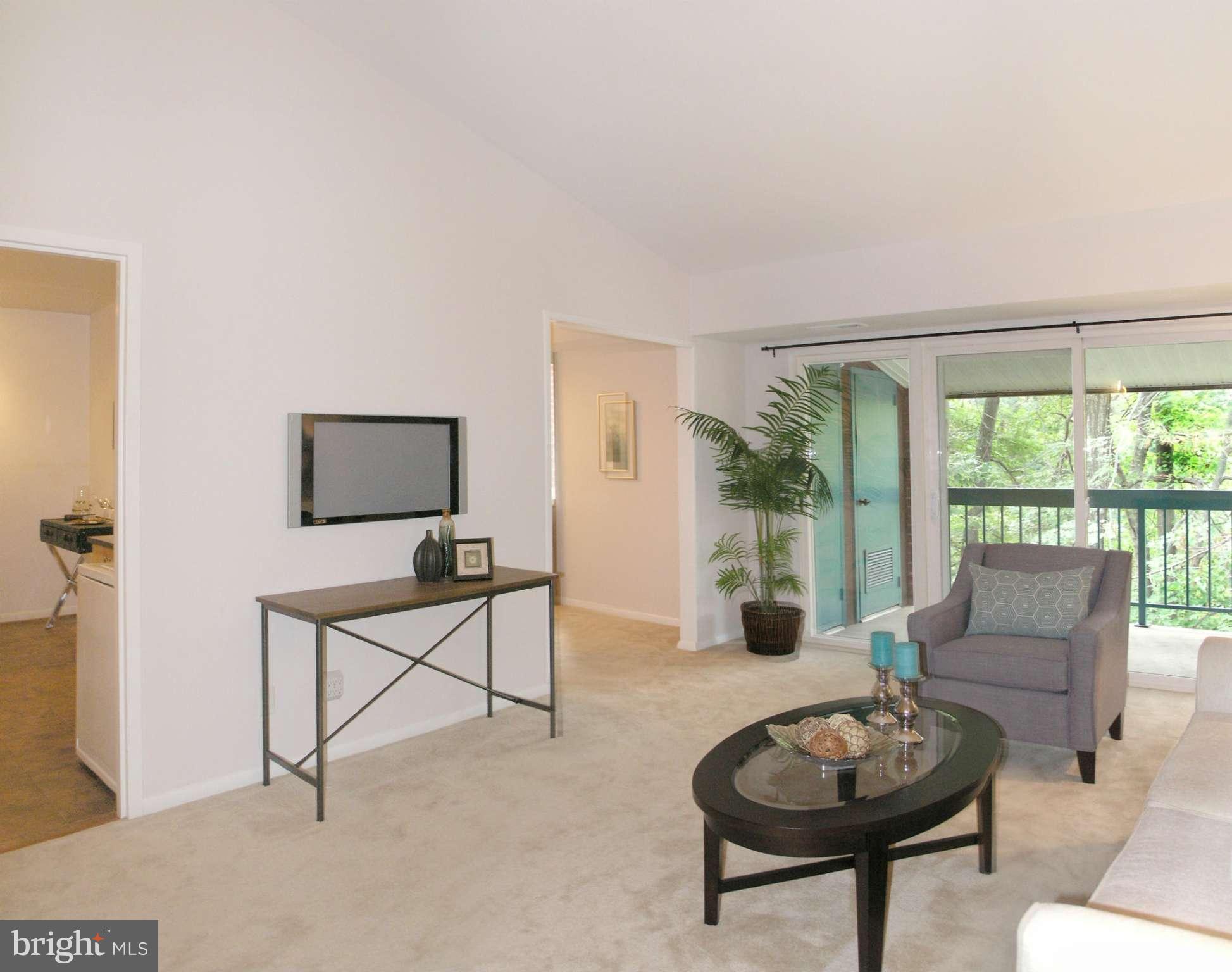 11817 Breton Court, Unit 21D Reston, VA 20191 - Photo 4 of 27 Living Room