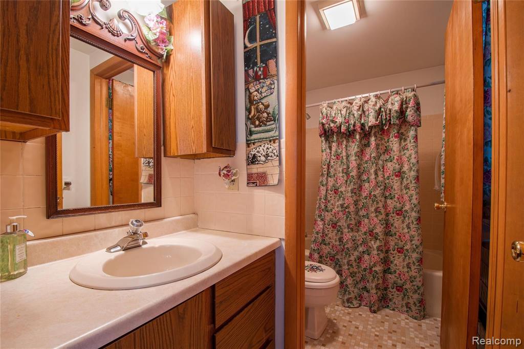 5370 Lakeshore Road Fort Gratiot, MI 48059 - Photo 20 of 28
